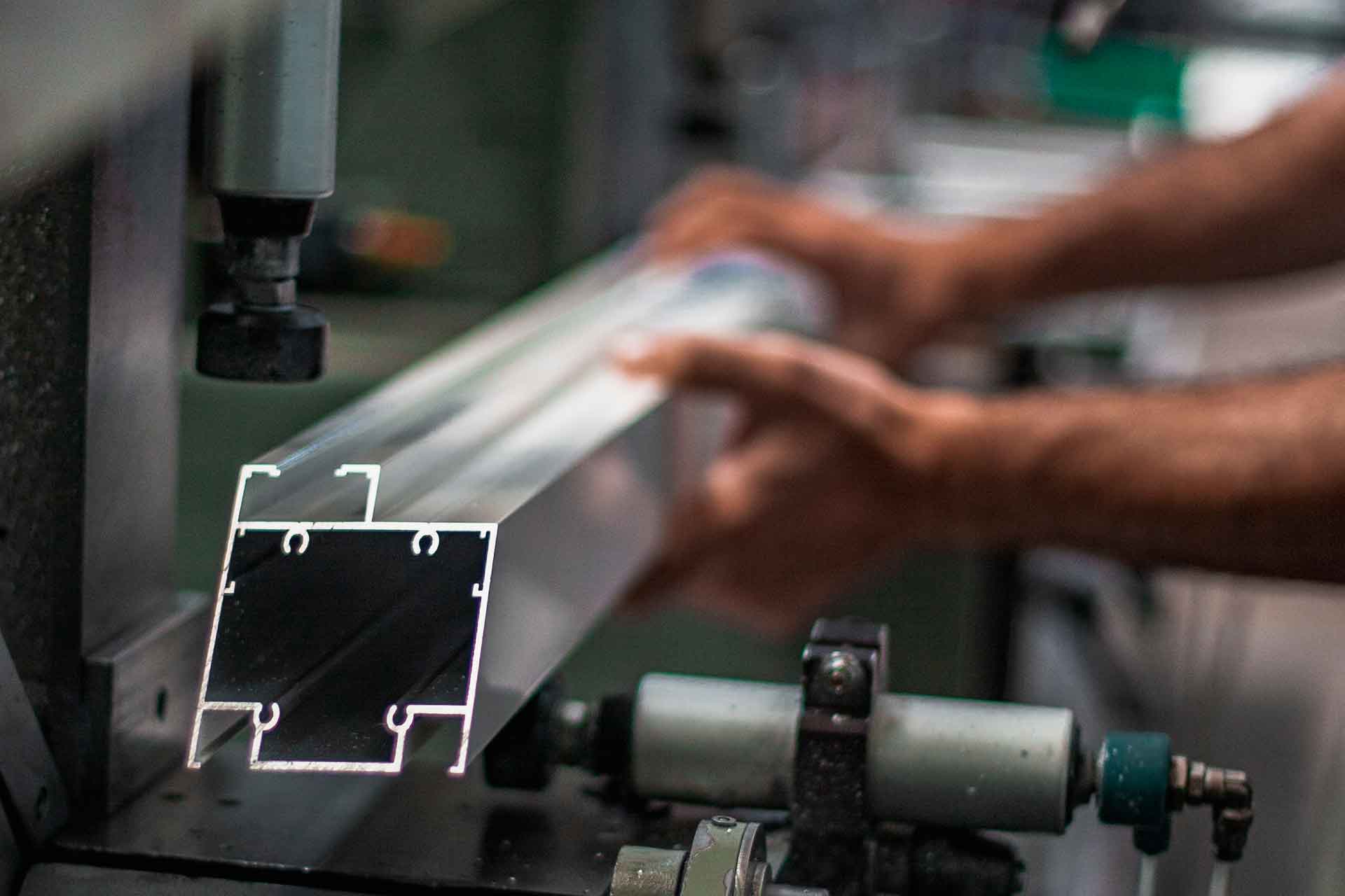 Tienda online de accesorios para carpinteria de aluminio Schuco en españa como manijas, tiradores o mecanismos para puertas y ventanas de aluminio