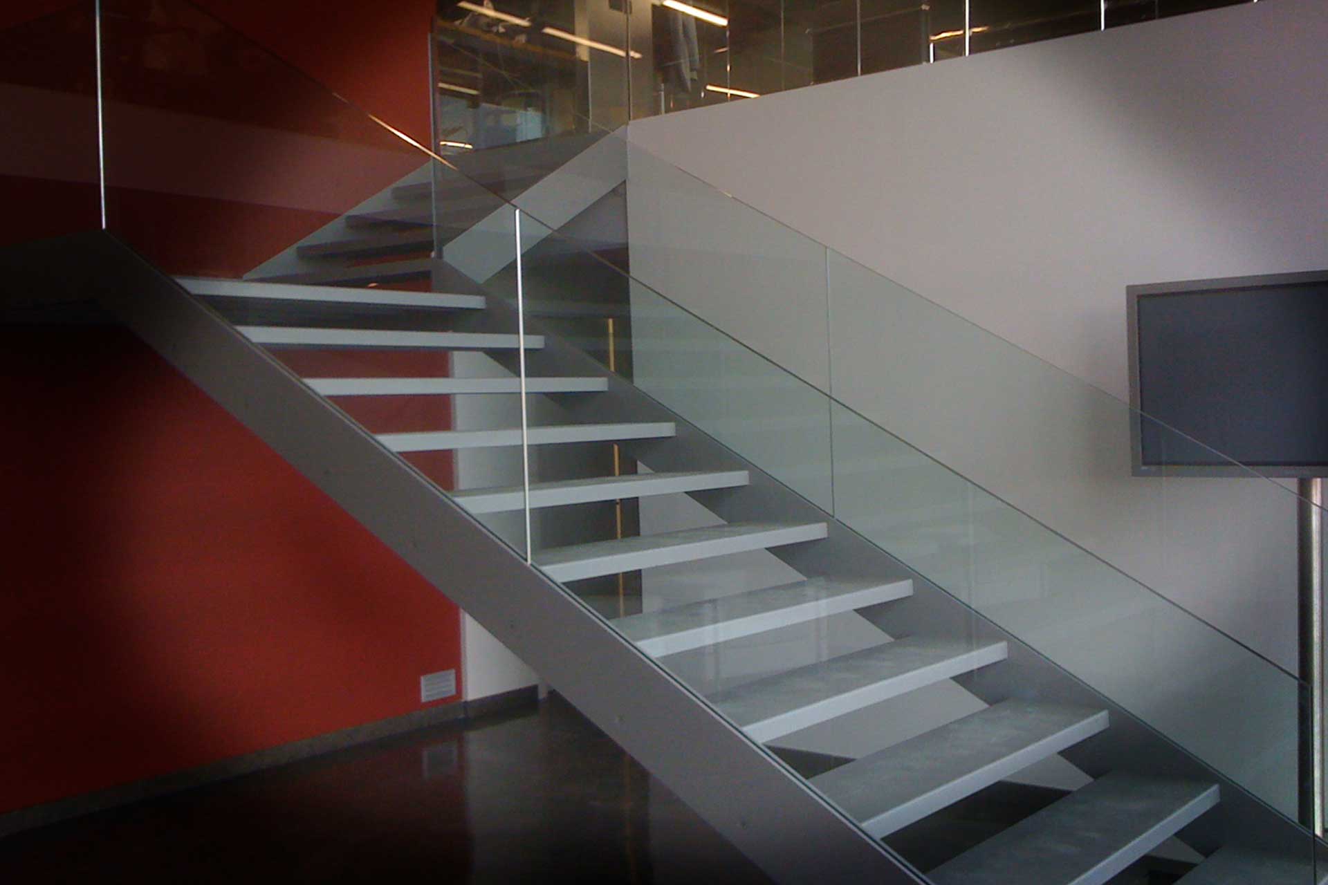 Escaleras y barandillas de aluminio - carpintería de alumino - Derplas - Manresa - Bages - Barcelona